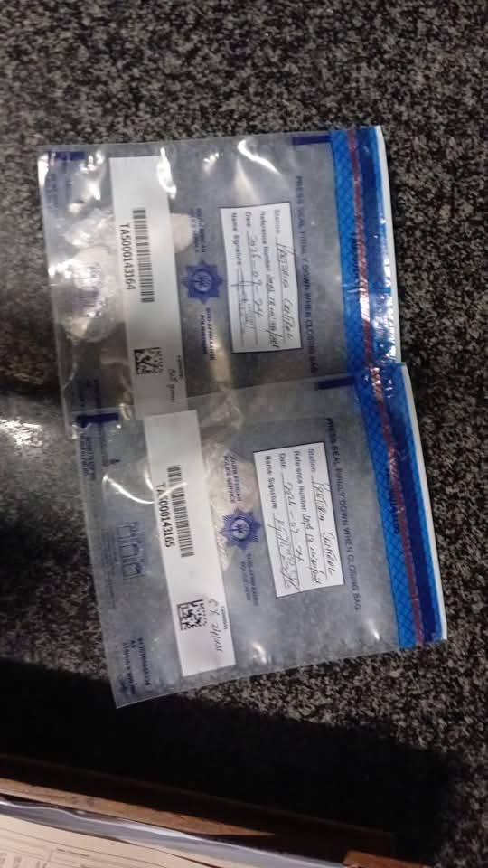 ZANewsFlash's tweet photo. PICS: Two Tanzanian nationals were yesterday arrested for alleged drug dealing in Pretoria, Gauteng - KZN Tonight Podcast https://t.co/uAZgdopvaV