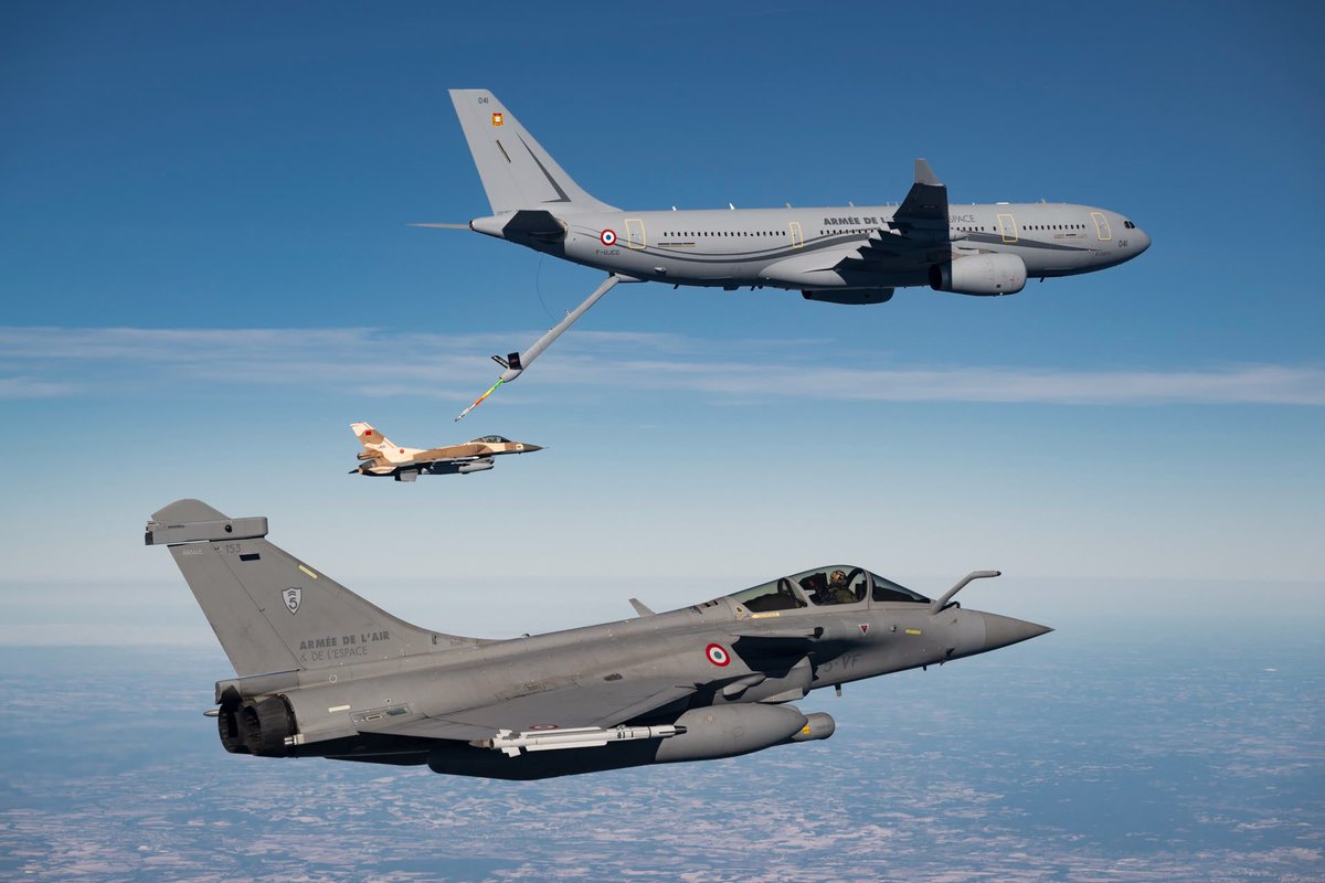 Armee_de_lair's tweet photo. 🇫🇷🤝🇲🇦 #ORYX2026 a débuté à Orange !
Pour la première fois, 4 F-16 marocains ont rejoint les Rafale du 1/5 “Vendée”. 

Jusqu’au 2 octobre, les Aviateurs des deux pays s’entraînent ensemble pour renforcer leur coopération et leur interopérabilité. ✈️

#VendrediChasseur https://t.co/dy69v9Av7I