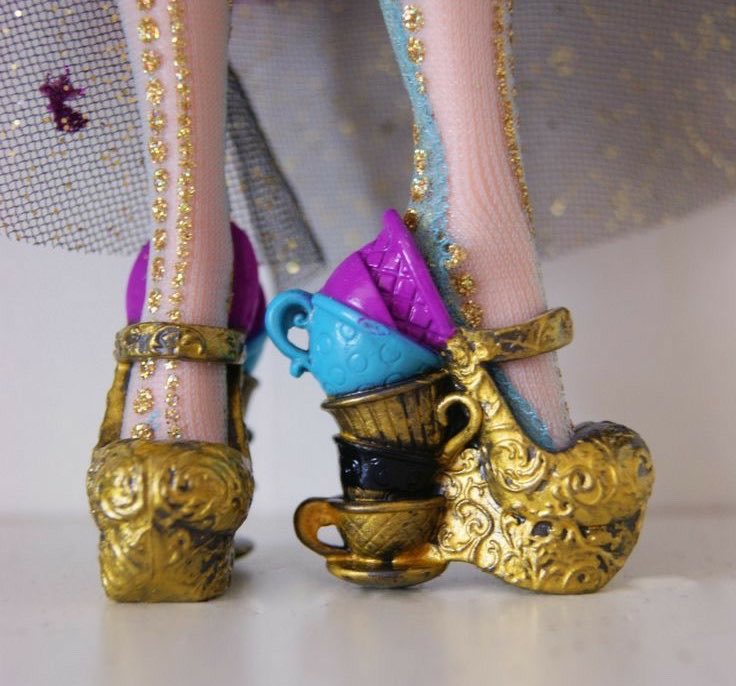 allkalinuz_'s tweet photo. a caneca engual o sapato da maddie legacy day https://t.co/SP0BrXBpgs