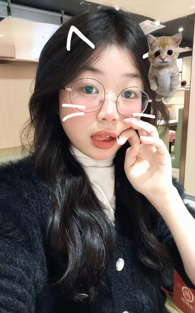 Ddddmri1p's tweet photo. 有人喜欢戴眼镜的吗 https://t.co/hQNud1B8Zy