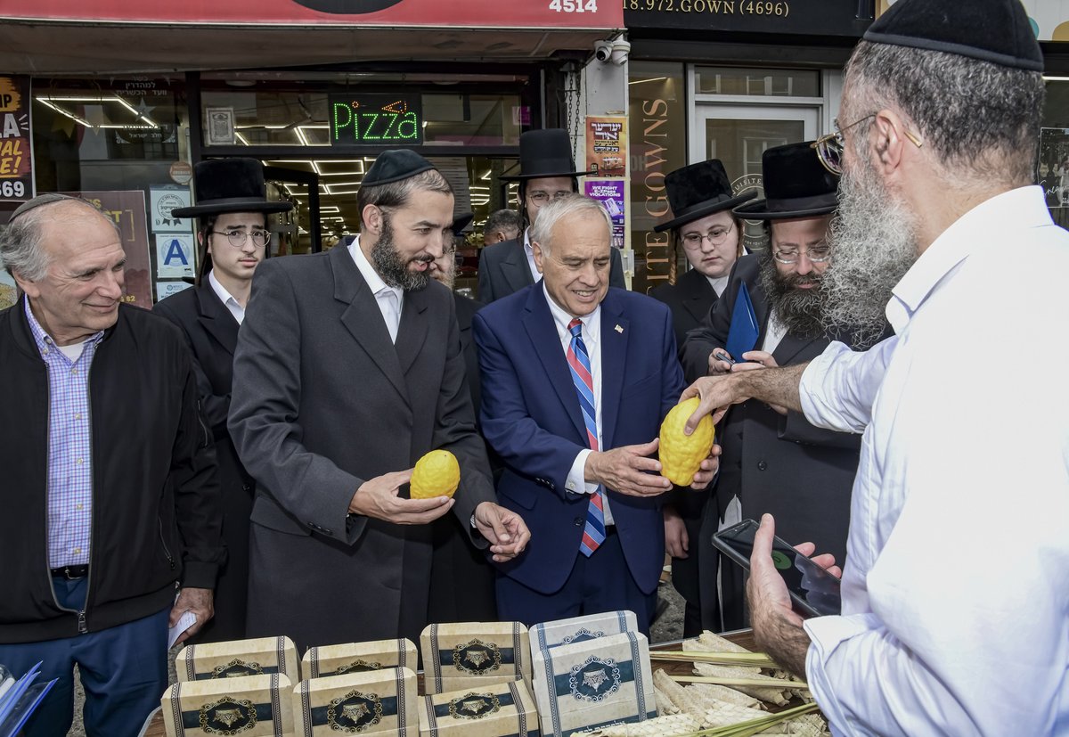NYSComptroller's tweet photo. A great day this week returning lost money in NYC! I spent it with Assemblymember @SEichenstein visiting local businesses along 13th Ave. in Borough Park. Wonderful meeting so many people and wishing them well near the start of Sukkot. Make sure to check my office’s website to see if you or your business has money waiting to claimed. https://t.co/PL92qD4nis