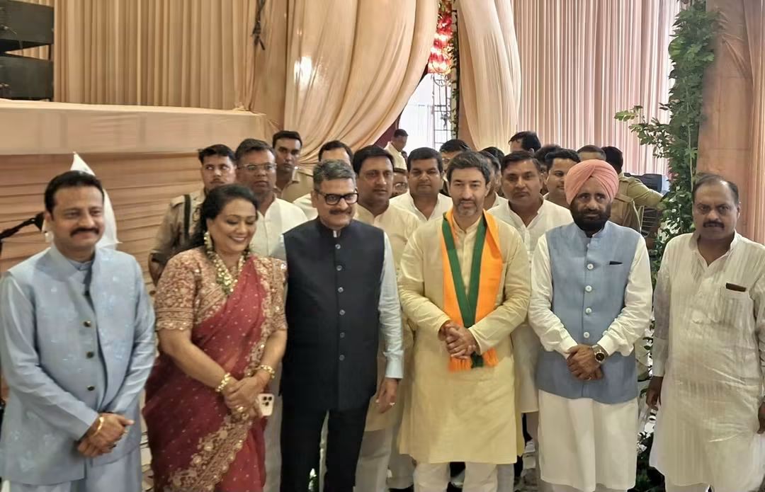 MohitBeniwalBJP's tweet photo. आज जनपद #मुरादाबाद स्थित हॉलिडे रीजेंसी रिजॉर्ट में माo विधायक श्री @MLARiteshKGupta जी के नवविवाहित सुपुत्र श्री अनिरुद्ध जी एवं पुत्रवधू नित्या जी के आशीर्वाद समारोह में सम्मिलित होकर नवदंपति को सुखद, समृद्ध एवं मंगलमय वैवाहिक जीवन की हार्दिक शुभकामनाएं एवं आशीर्वाद प्रेषित किया।