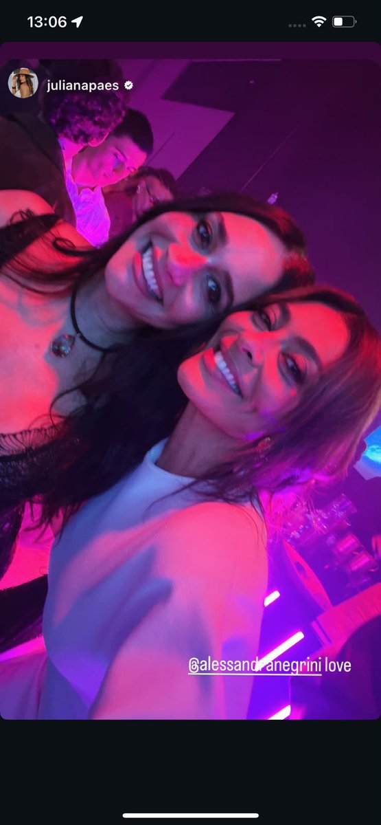 QGNEGRINI's tweet photo. MEU DEUS! Simplesmente Alessandra Negrini e Juliana Paes juntas ontem, não to acreditando! 🥵 https://t.co/yXupEtc9kG