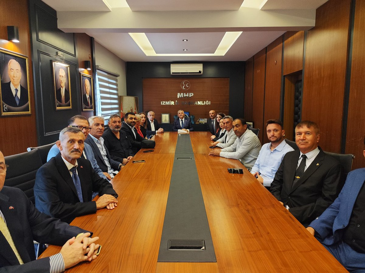 mhpizmirilbsk's tweet photo. Karşıyaka İlçe Teşkilatı’mız İl Kongremiz sonrası nezaket ziyaretinde bulundular.

İlçe Başkanımız Akif Yılmaz ve İlçe Yöneticilerimize ziyaretleri için teşekkür ediyoruz. https://t.co/wxdZrxKvN2