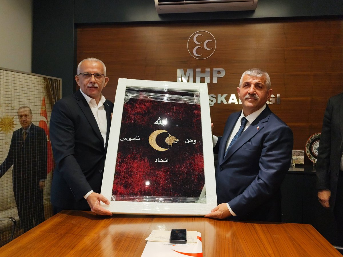 mhpizmirilbsk's tweet photo. Karşıyaka İlçe Teşkilatı’mız İl Kongremiz sonrası nezaket ziyaretinde bulundular.

İlçe Başkanımız Akif Yılmaz ve İlçe Yöneticilerimize ziyaretleri için teşekkür ediyoruz. https://t.co/wxdZrxKvN2