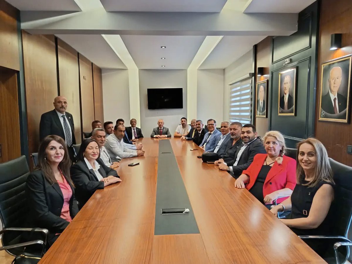 mhpizmirilbsk's tweet photo. Karşıyaka İlçe Teşkilatı’mız İl Kongremiz sonrası nezaket ziyaretinde bulundular.

İlçe Başkanımız Akif Yılmaz ve İlçe Yöneticilerimize ziyaretleri için teşekkür ediyoruz. https://t.co/wxdZrxKvN2