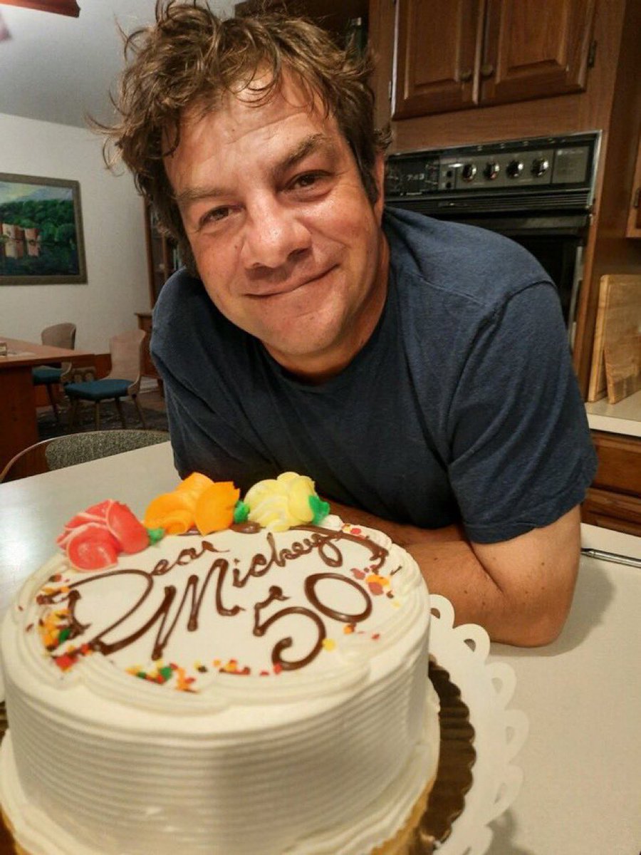 weensongoftoday's tweet photo. Happy Birthday Deaner!! 🎣🎈 https://t.co/Fn4jms4mwa