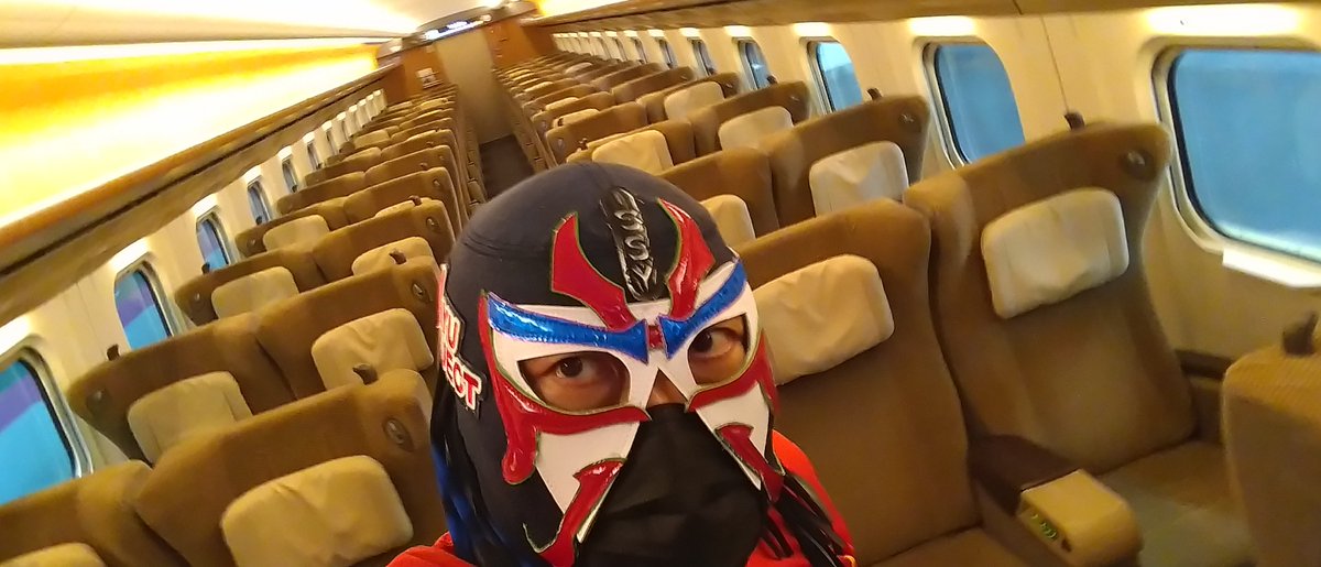 the_greatsasuke's tweet photo. 青森ビッグバン超満員札止御礼!ご来場心より厚くお礼申し上げます。欠場申し訳ございませんでした。
「治療に充ててください。」
「復帰待ってます。」
皆様の温かい激励のお言葉と厚いご支援でありえへんバーゲン完売御礼でございました。感謝感激感涙でございます。重ねて厚く感謝申し上げます。 https://t.co/JEm6N6L5Gw