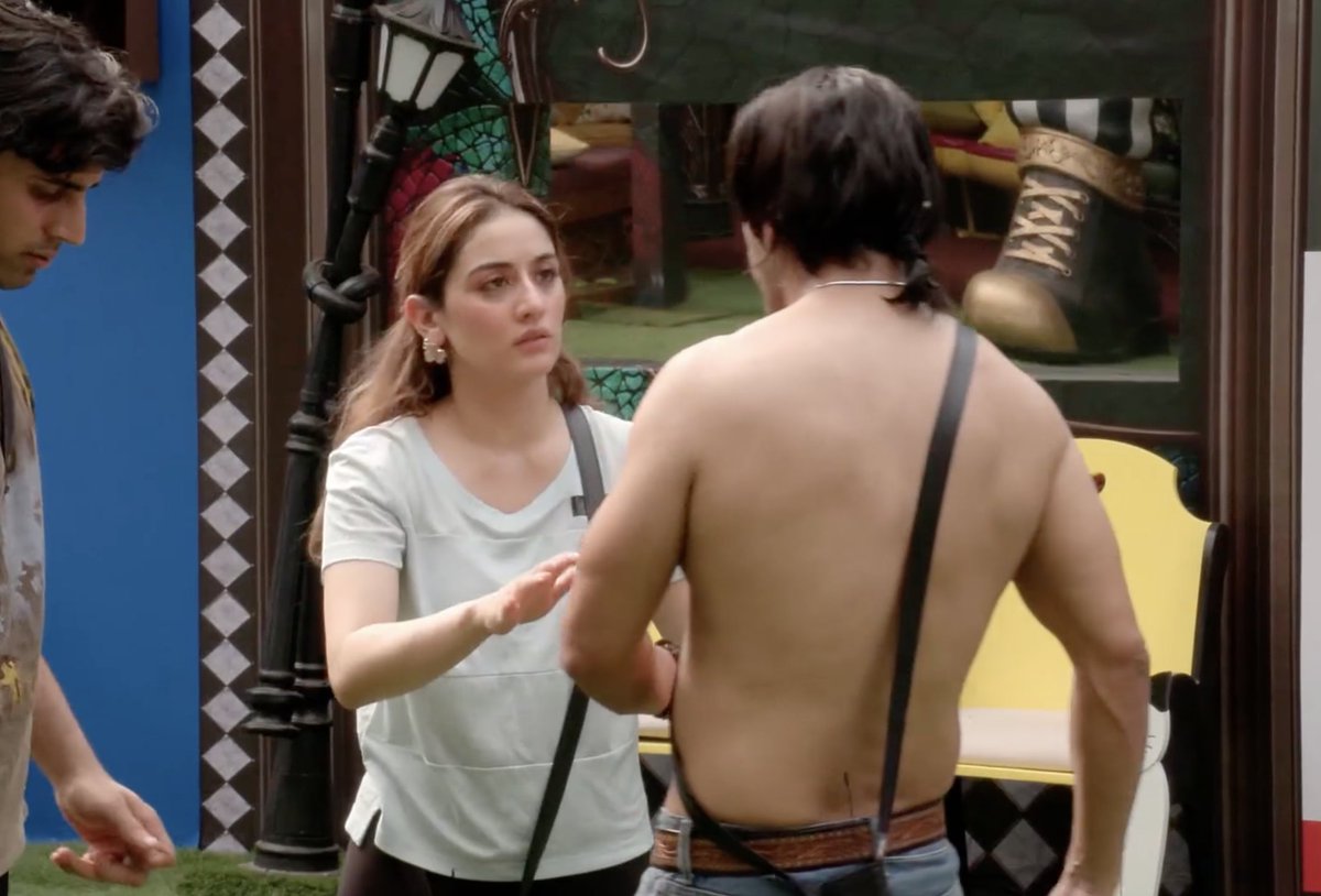 eishaanix's tweet photo. No one understands, scolds so cutely and calms Qazi down quite like Uditi. People completely misjudged their dynamic they genuinely care for each other.
#UditiSingh • #BiggBoss20 • #BB20 https://t.co/61Ka3Hcs8Z