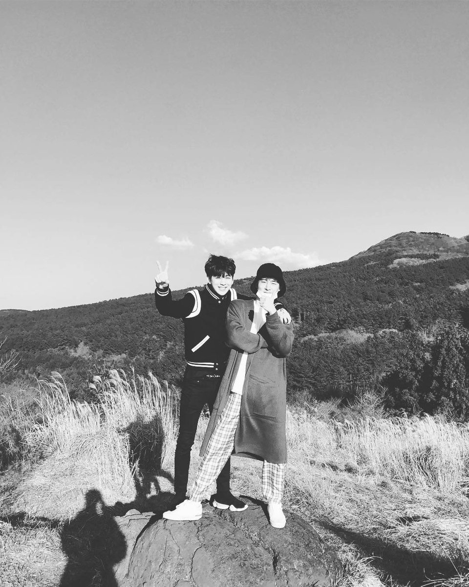 yapperhanbin's tweet photo. the nonchalant husband and his happy wife once upon a time https://t.co/6bFgoa1Phk
