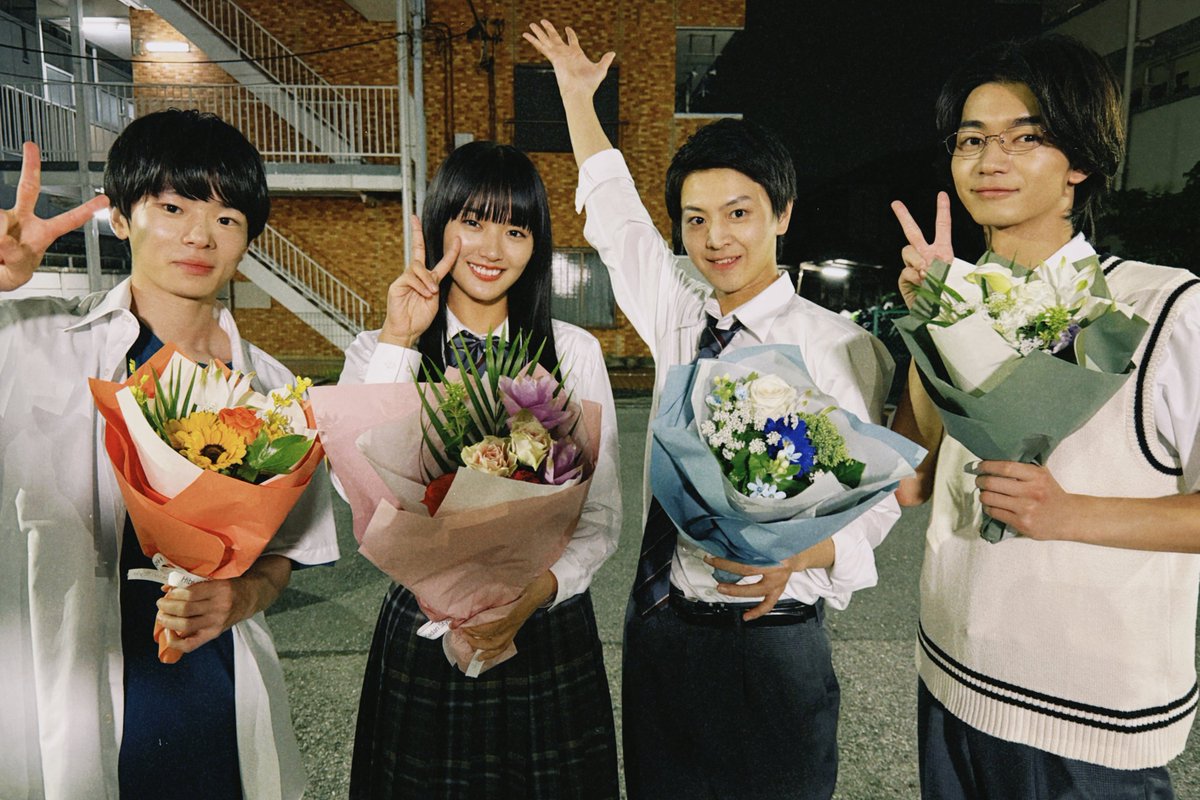 dramadaisakusen's tweet photo. 【#デス青春ゲーム】

最終話ご視聴ありがとうございました！
この４人でなければできない特別なドラマになりました���

💐４人でクランクアップ💐

#山﨑天(#櫻坂46)
#藤本洸大
#吉澤要人(#原因は自分にある。) 
#林裕太

最終話配信中▶️
https://t.co/HSfvVXgqxI https://t.co/2h5gG0QrjY