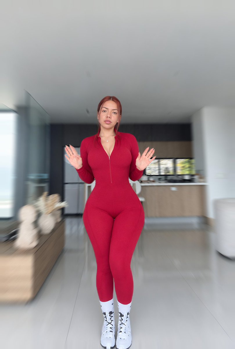 NiurkaZambran's tweet photo. Dicen que el color rojo es del amor ¿ustedes que piensan será verdad? https://t.co/PbnbXq0DLZ