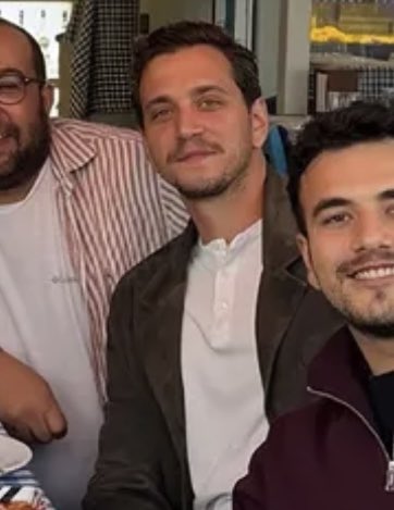 flaneuseophie's tweet photo. nasıl her gördüğümüzde daha da yakışıklı olabiliyor galiba şapkacı kadınlar rıza looku böyle olacak BAYILDIM https://t.co/Lb3cXyNtpn