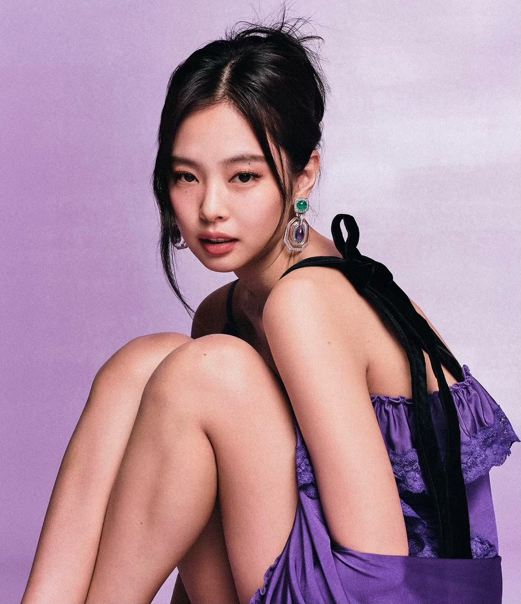 TheePopCore's tweet photo. JENNIE has been named the best-dressed female K-pop idol of all time by Complex Magazine. https://t.co/c86i1nMTaF