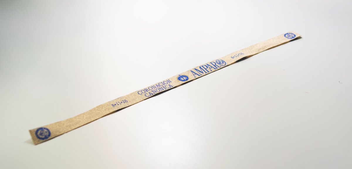 r_peccatorum's tweet photo. 🔵CORONACIÓN| PULSERAS 
Los jóvenes, al fin de recaudar fondos, han puesto a la venta unas pulseras conmemorativas de la Coronación de Ntra. Sra. del Amparo.
Estarán disponible los días de reparto de invitaciones o contactando con cualquier miembro de la juventud.
Donativo : 1€ https://t.co/Roy07KeEuI