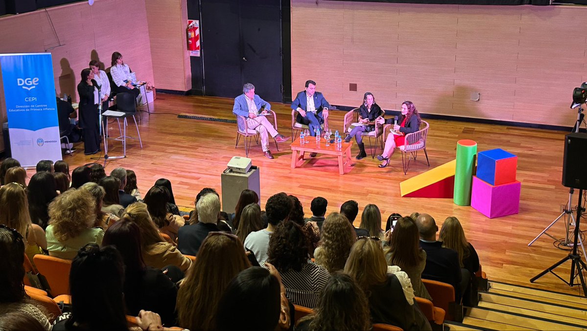 YamelAses's tweet photo. CONSTRUYENDO UN JARDÍN DIFERENTE 🚀

Participamos del https://t.co/AgU4dM1Wl5 Congreso Provincial de Primera Infancia, declarado de interés por la Cámara de @DiputadosMza. 

👧🏻👦🏻 Fortalecer la educación desde los primeros años es construir la Mendoza que queremos. https://t.co/8NqWnPoucg