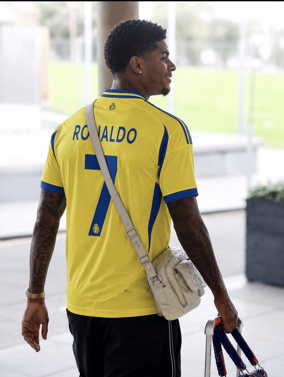 Grandsoncr7's tweet photo. Marcus Rashford wearing Cristiano Ronaldo’s Al Nassr jersey. 😭🐐 https://t.co/BK4uXYVyzs