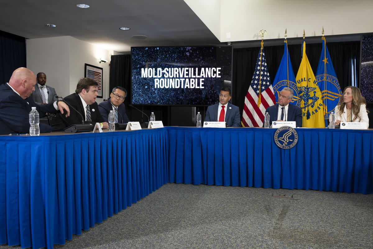 HHSGov's tweet photo. During the 10th annual Fungal Disease Awareness Week, @SecKennedy joined @DrSchwartzCDC, @CDCgov experts, clinicians, researchers, and patient advocates for a roundtable on mold surveillance.

The goal is clear: diagnose fungal disease sooner, improve treatment, strengthen surveillance, and protect patients and communities.