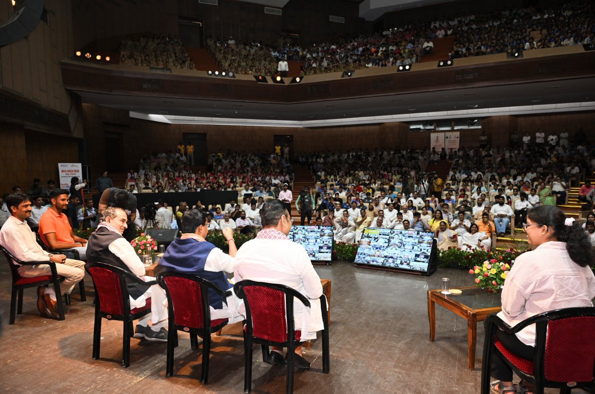 NitinNabin's tweet photo. Amazing energy at the Yuva Samvad in Jaipur!

Connecting with the youth is always exciting. Seeing their passion and unwavering resolve to contribute to the nation brought back memories of my early days in BJYM.

Their optimism and enthusiasm are a reassuring reminder that our nation’s future is in capable hands.

@BJP4Rajasthan
