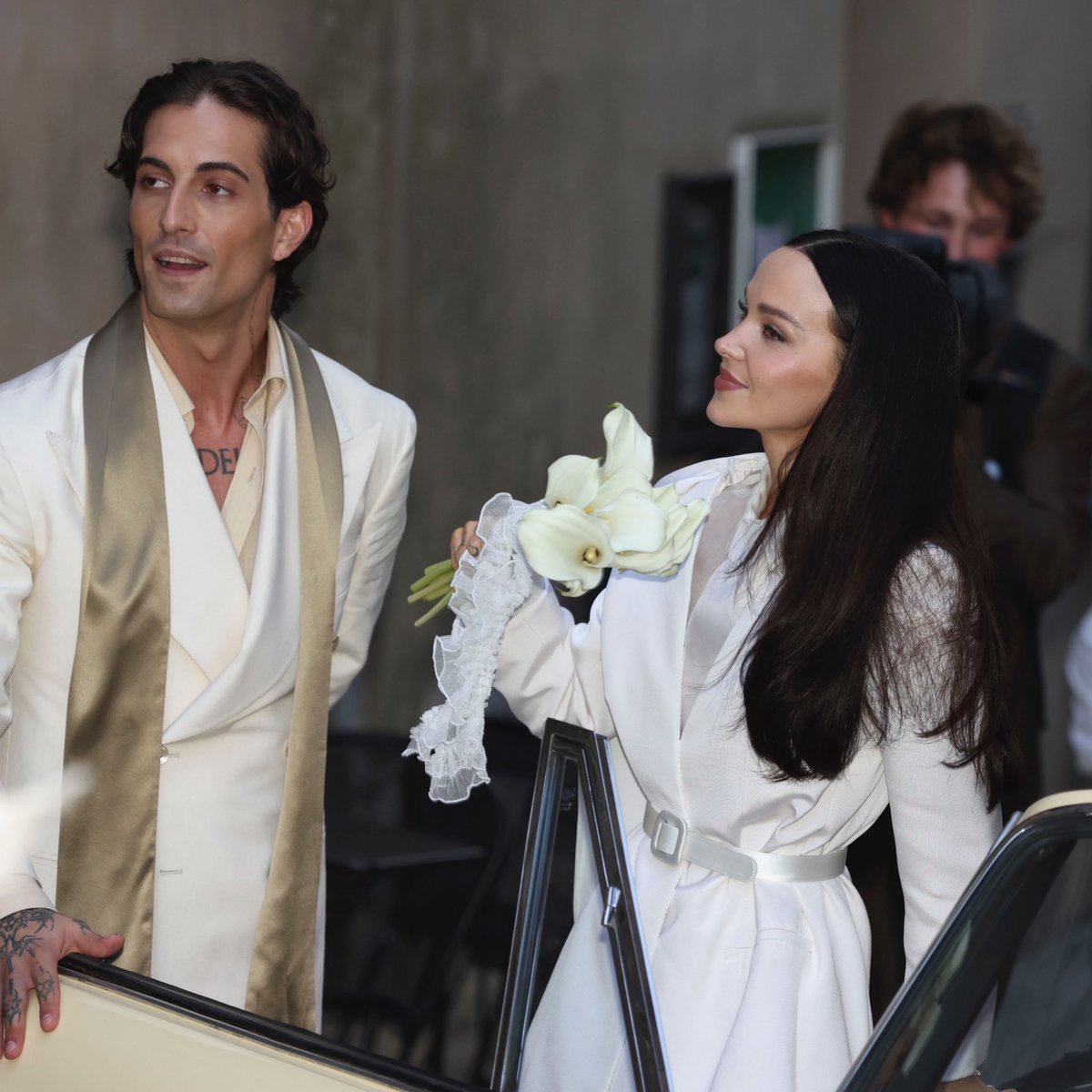 MixupTeam's tweet photo. 💍🇮🇹 ¡#DOVECAMERON Y #DAMIANODAVID YA SON MARIDO Y MUJER! 🖤✨

¡El amor se puso italiano! 👀 Dove y Damiano dieron el “sí, acepto” este 24 de septiembre en una íntima ceremonia en Montalcino, Italia. 🥹💐

De romance a matrimonio… ¡qué plot twist tan rockstar! 🎸💍 https://t.co/Cwz484rEKV