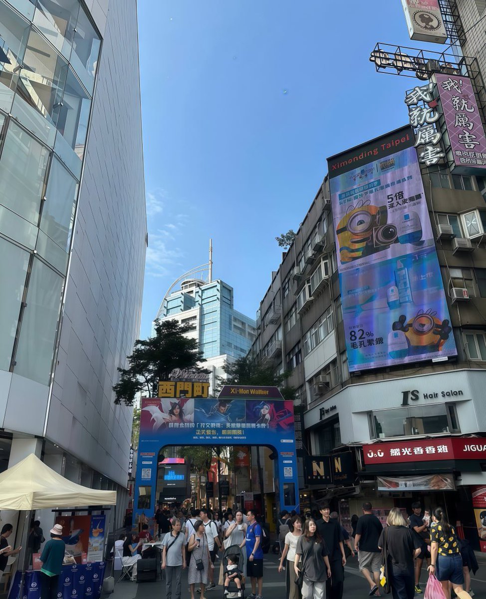 Yinskw's tweet photo. 真的有夠扯欸……
連假西門町人多到爆炸😵‍💫
走個路一直被人擠來擠去，
我現在真的懷疑自己下一秒會不會直接變成肉餅🫠
到底為什麼大家連假都要來西門町啦？？？😭
#西門 #連假 https://t.co/dmgwCQotpc