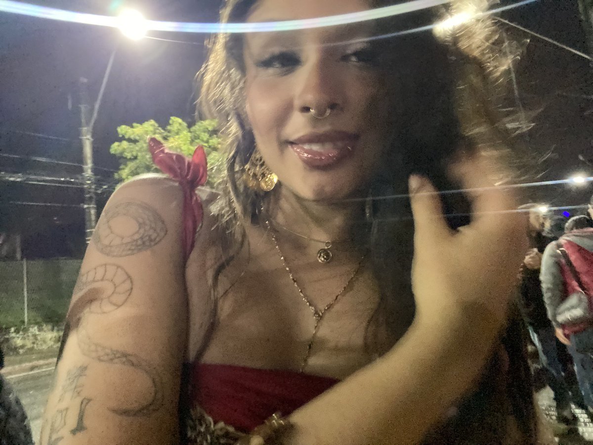 klaracrf's tweet photo. eu sou reflexo de cigana na minha vida. 🩷🪞✨🔮🪭🧿🪬🔱👑🐆 https://t.co/tbDKwoWm3i