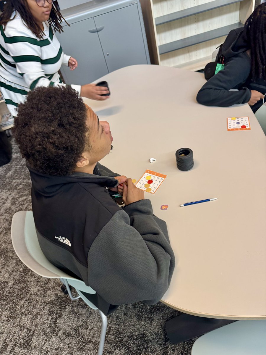 amyeich_TRT's tweet photo. Building buzz for our Student Opportunity Seminars (SOS) 1 Bingo card at a time! CHS Lunch Bunch in the library was packed for Fun Friday Bingo. Big energy, great prizes, and awesome opportunities ahead! #PPStrt @PortsVASchools @gochurchland @jennthomas75 @PrincipalBrandi https://t.co/eDbKD8pO3Z