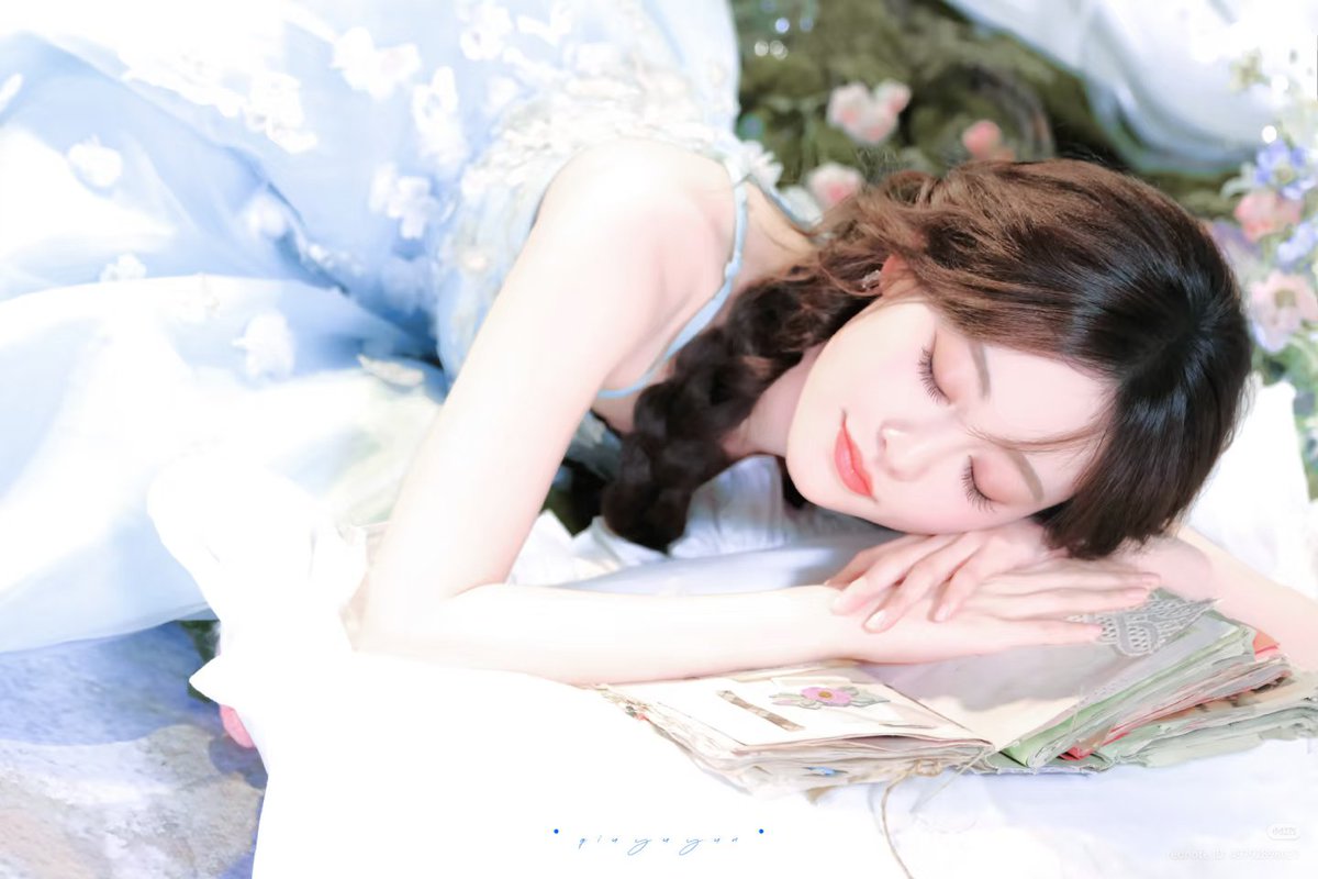 ghennata_'s tweet photo. Gathering all the beautiful things in the world, just to share them with you

𝓒𝓸𝓵𝓵𝓮𝓬𝓽 𝓪𝓵𝓵 𝓰𝓸𝓸𝓭𝓷𝓮𝓼𝓼, 𝓰𝓲𝓿𝓮 𝓲𝓽 𝓪𝓵𝓵 𝓽𝓸 𝔂𝓸 https://t.co/20qe7KxCZ8
