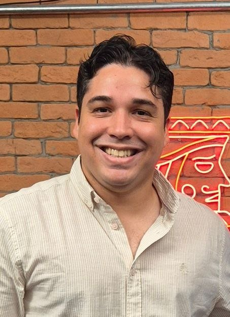 lojashavana's tweet photo. Esse é o Orlando Lima, "intelectual" do MBL que escreveu o "Livro Amarelo" do MBL e é braço direito do Renan Santos. 
Ele "mataria todos os judeus do mundo" para lamber cu de ninfetinha de 18 anos. Ahh, ele também é casado, católico e recomenda livros esquisitos no seu Substack. https://t.co/zdHizCJIuR