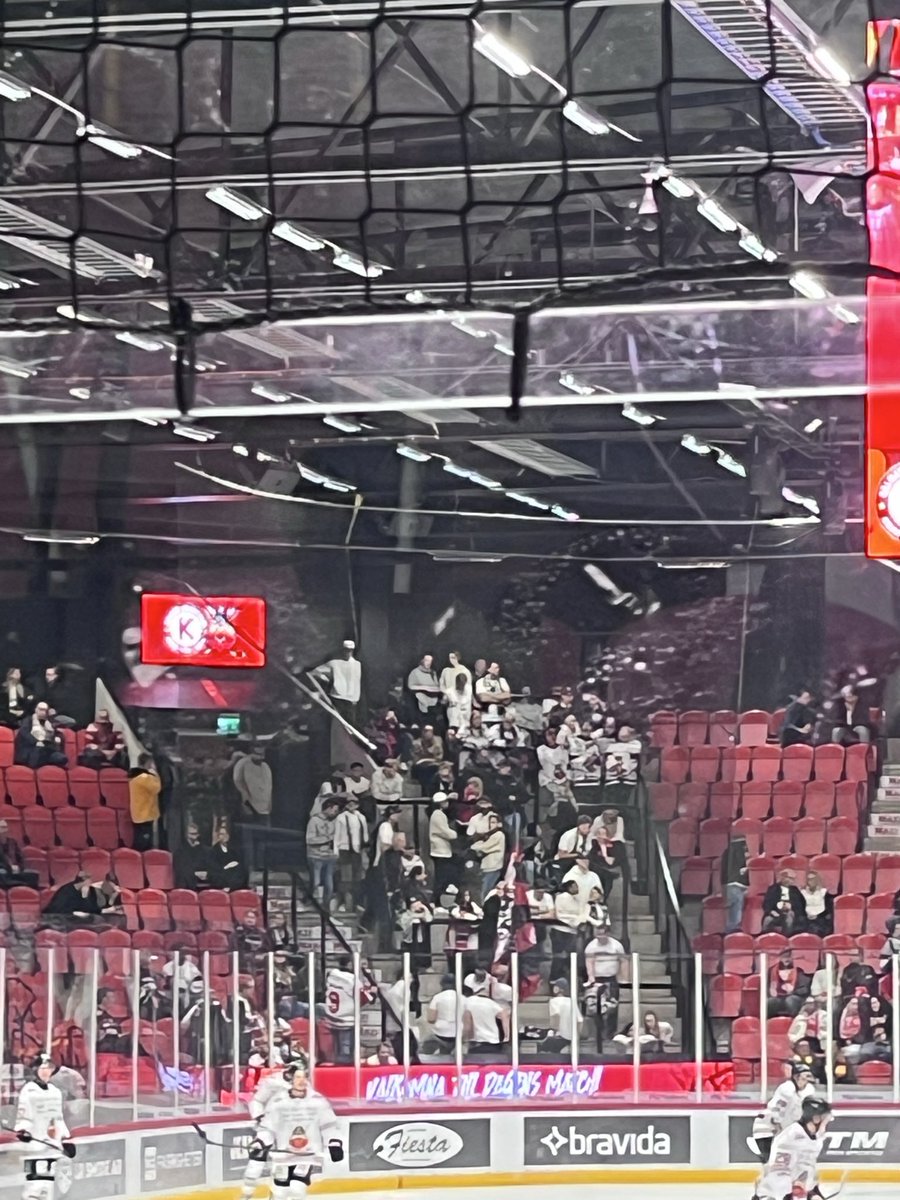 KHCFINEST's tweet photo. snyggt att ni härma oss på borta match… vi vet att ni alltid velat va som oss 

Pajaser https://t.co/5eI7fI2wOp