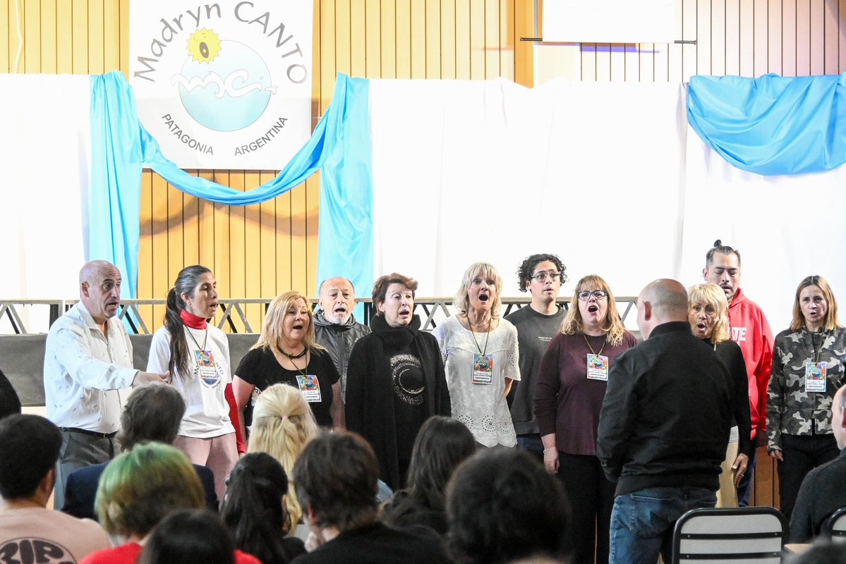 Gus_Sastre's tweet photo. Hoy volvimos a vivir un hermoso y emotivo momento, dejando inaugurada una nueva edición de “Madryn Canto”, una de las propuestas culturales más importantes de la Patagonia.

Agradezco a cada una de las personas que hace posible que se lleve a cabo esta actividad, marcando a Puerto Madryn como el polo cultural de nuestra región.