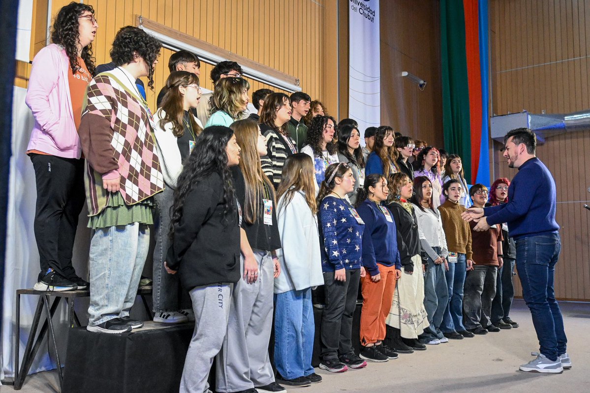 Gus_Sastre's tweet photo. Hoy volvimos a vivir un hermoso y emotivo momento, dejando inaugurada una nueva edición de “Madryn Canto”, una de las propuestas culturales más importantes de la Patagonia.

Agradezco a cada una de las personas que hace posible que se lleve a cabo esta actividad, marcando a Puerto Madryn como el polo cultural de nuestra región.