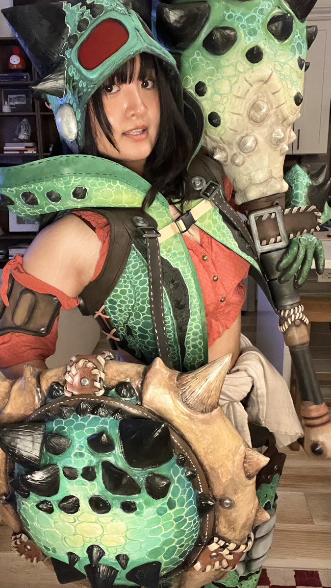 Cosplaytendency's tweet photo. I don’t actually main sword n shield. I’m a hunting horn player. 🤫 https://t.co/blwhl8uZ1Q