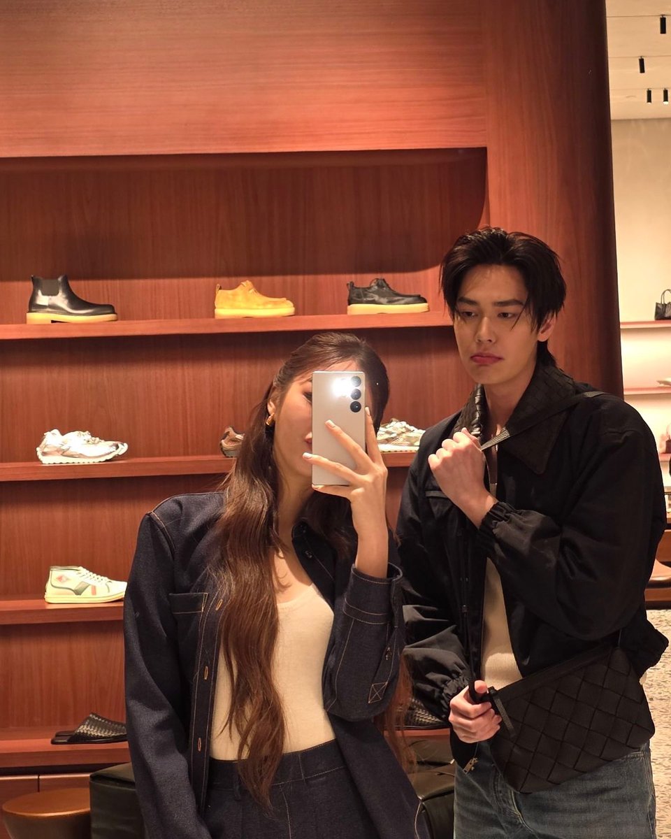 ssnkittychann's tweet photo. พึ่งเห้นดิวไปเม้นในโพสต์ของต้าเหนิงเมื่อปีก่อน “พี่ส่งรูปให้โหน่ย” ละนางก้เอารุปแรกไปลงไอจีตัวเองเลย  5555555555 เจ่เจ้กับตี๋เร้กจริง ๆ ด้วย 🥺🥺💖💖 https://t.co/oiNhxnT4kZ