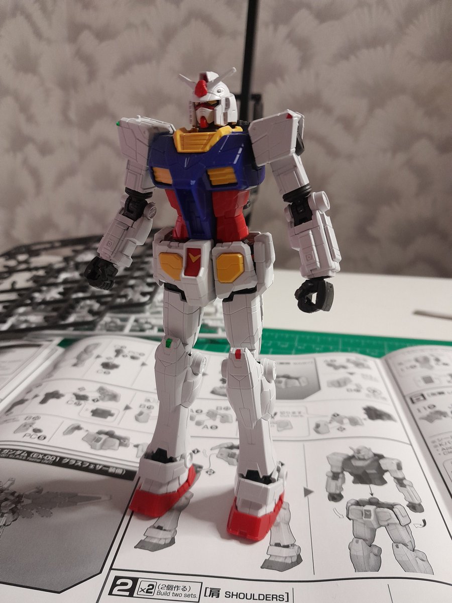 Exia9998's tweet photo. @meatzad Build of the RX-78F00/E Gundam (EX-001 G.L.R.S.S. Feather Unit) so far. https://t.co/fjROPvrQDm