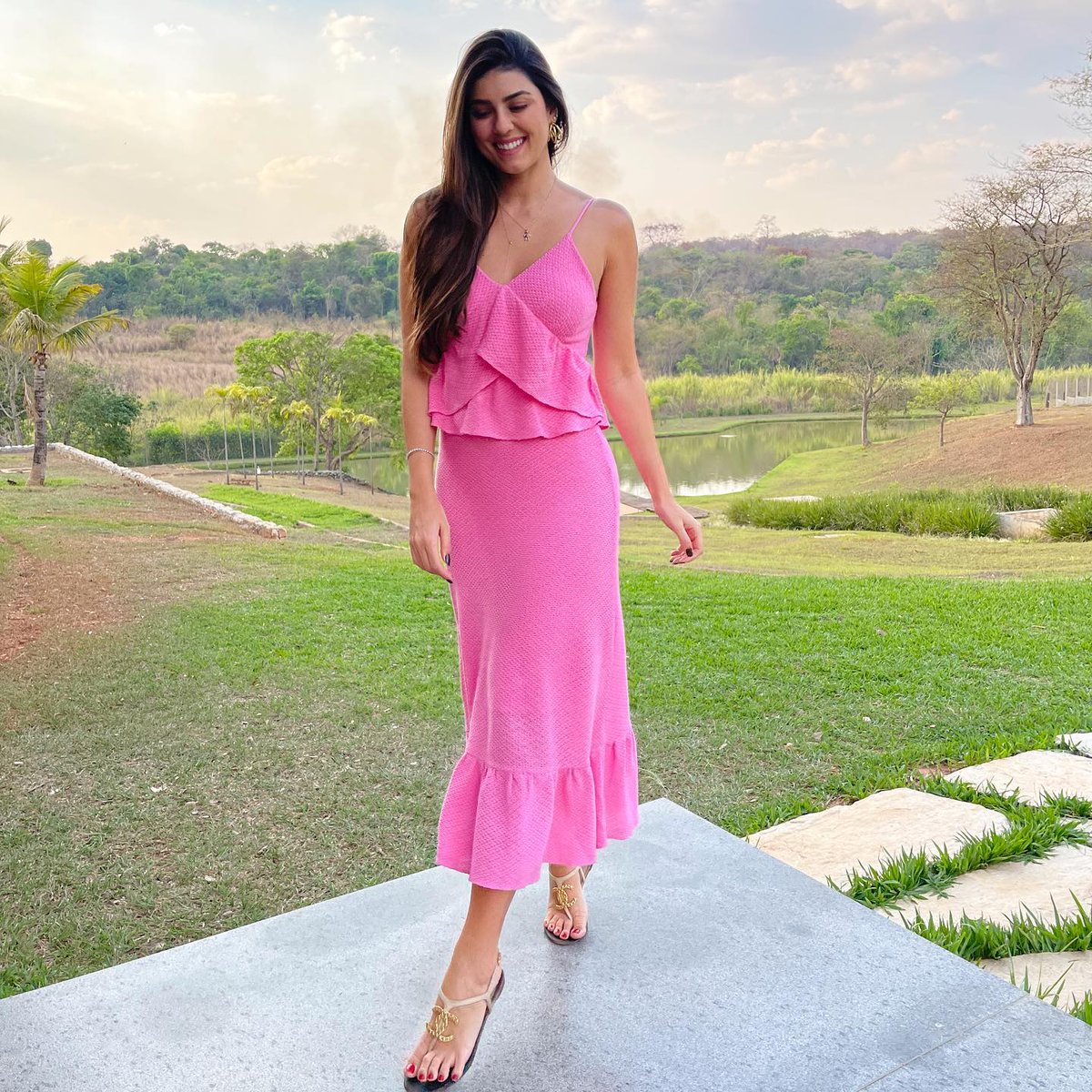 Alice85729's tweet photo. A little pink, a little sunshine, and a reason to smile. 💕 Sometimes the best days are the ones with no big plans—just fresh air, a beautiful view, and enjoying the moment exactly as it is. https://t.co/TB8HJIXqS2