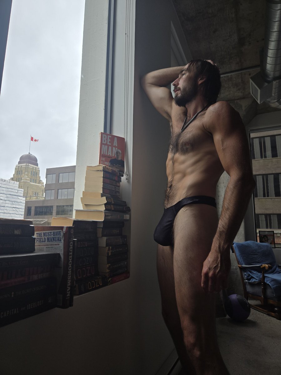 TheNakedGiant's tweet photo. 😉

#adult
#MaleBody
#Thonger
#Thong
#Man
#Bulge
#Daddy
#Hairy 
#abs
#Arms https://t.co/EqTg1uteOR