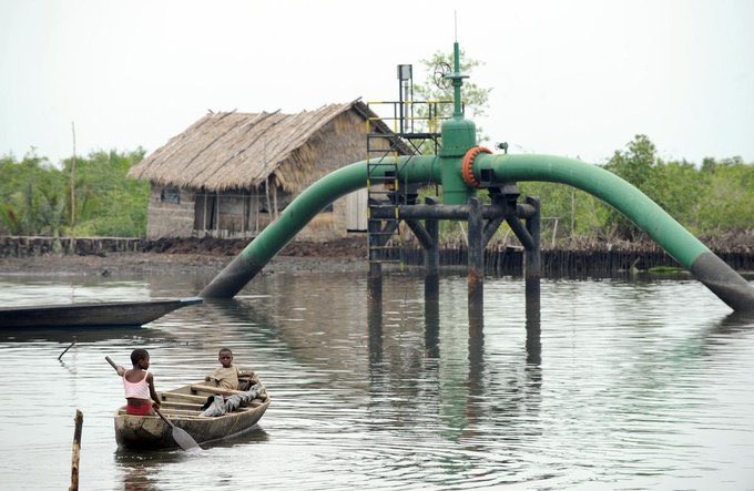 AmMrPlenty's tweet photo. The oil Wellhead in niger Delta.

Deep Seaport and oil companies head office in Southwest.
 
"One Nigeria"  😂😂 https://t.co/lu4SDrWhkp
