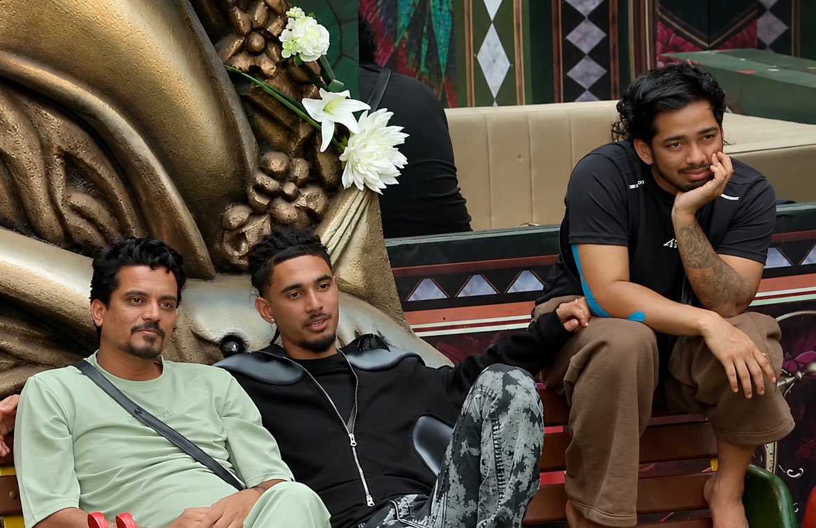 TheNakedLoki's tweet photo. Being Muslim doesn’t mean I have to endorse Qazi Touqeer.
Last time I checked, he’s a contestant, not a prophet.
Logically support karo, blind bandwagon pe mat chalo. 
I like Scout, Asif and Yung. I will support them whether they loose or win.👇
#BB20 #Biggboss20 https://t.co/f0pqRxEAa6