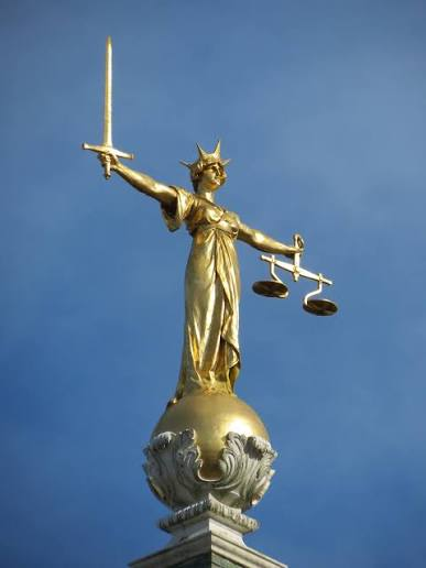 LeeHarris's tweet photo. I don't know about anyone else, but all I want is to live in a country where justice is fair and proportionate.

It shouldn't matter what your politics are, whether you're rich or poor, or what your background is. 

Everyone should be treated the same.
We need to get this back. https://t.co/3DGege3DNa