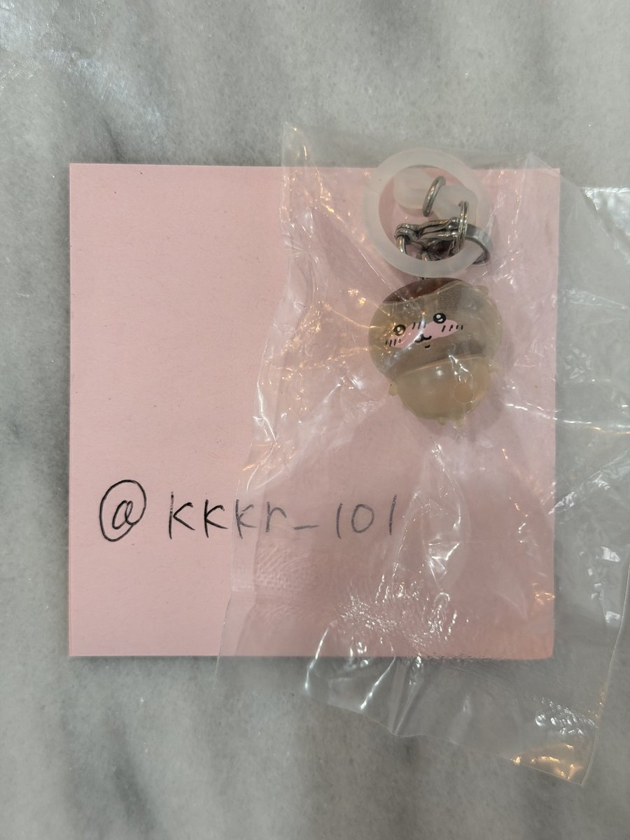 kkkr_101's tweet photo. 交換 ちいかわめじるしアクセサリー2 ちいかわパーク まめまめフィギュアチャームマーカー

【譲】めじるしアクセサリー2 くりまんじゅう 栗まんじゅう

【求】 固定求リスト(まめまめフィギュアチャーム ハチワレとの交換優先)

大阪市内手渡し＞郵送
お気軽にお声がけください https://t.co/zByGrIRRWr