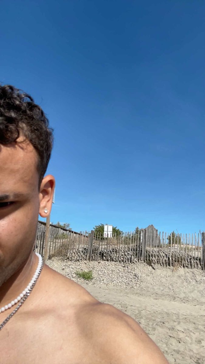 AhkddLBGY's tweet photo. C’est tellement Banger de pouvoir aller à la mer après les cours . https://t.co/AounNibawg