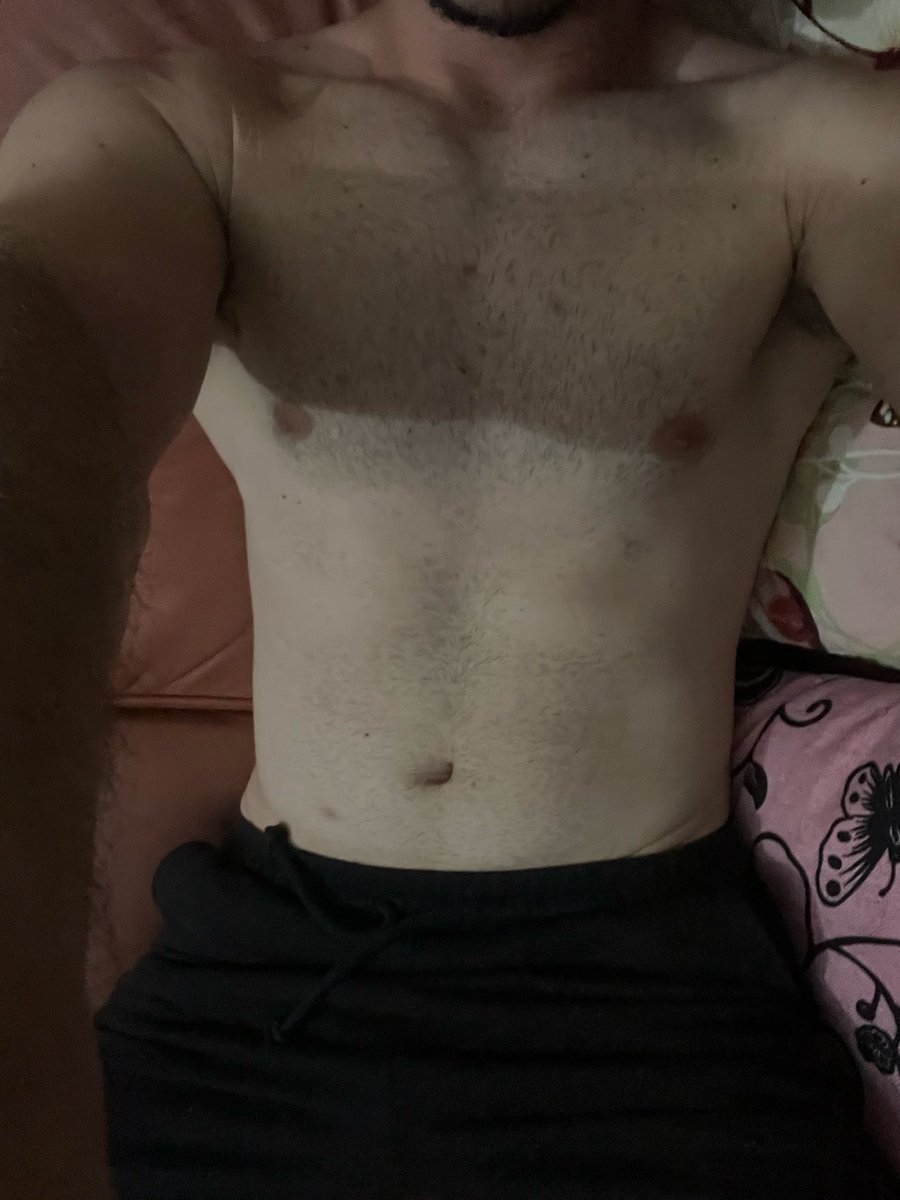 Man_te_qu_la's tweet photo. I'll be your pillow 🛏️🥱 https://t.co/fOsQxp3GZ8
