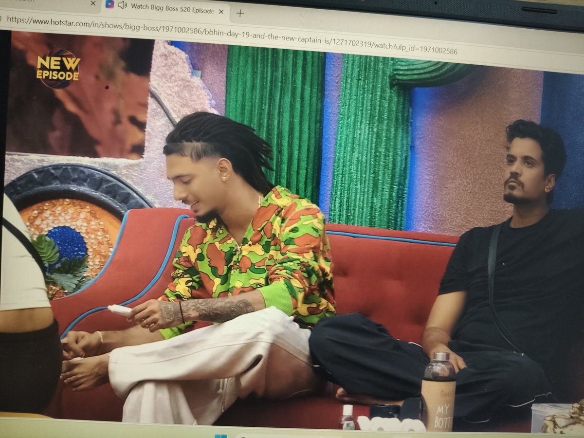 lostinchaosssss's tweet photo. Gullu literally put Sasta Stan in his place. 
'Apne 4 baal sambhal le, dhamki baad mein dete rehna' lol 😂 

#biggboss20 #bb20 https://t.co/4ywwZ9wrqU