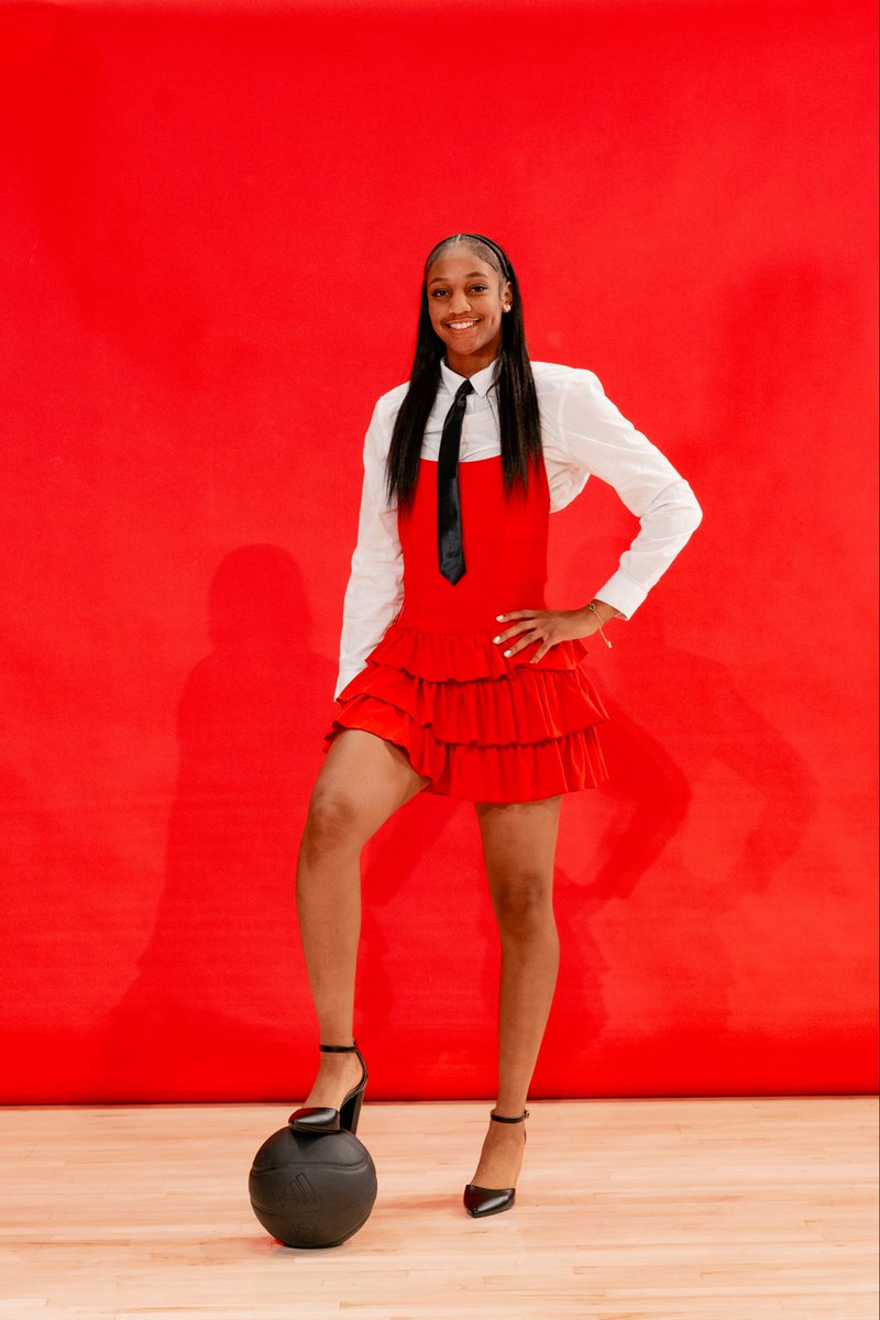 destiny_kyshe's tweet photo. Year 2️⃣ Almost that time! #destinykyshelunan @PackWomensBball  #kyshe #destinykyshe #ncstateballer #ncstatebasketball https://t.co/65wxSr5dol