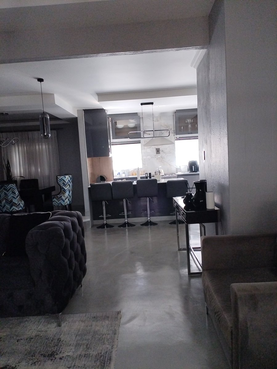 KarenPhiri4626's tweet photo. β¨ Clean, fresh, and shining! Another day of turning a house into a beautiful home. π§Ήπ§Όβ€οΈ #CleaningLife #HousekeeperLife https://t.co/ebxRKQIG2M
