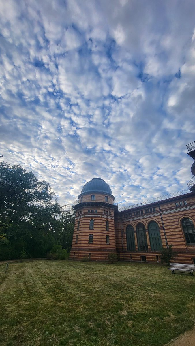 PIK_Klima's tweet photo. Morgen wird der Potsdamer #Telegrafenberg zum Forschungscampus für alle!
Kommt vorbei und entdeckt Klimaforschung zum Mitmachen.
📍 Wissenschaftspark "Albert Einstein", Telegrafenberg,
🗓️ Samstag, 26. September, 12–17 Uhr
🚌 Busshuttle ab Potsdam Hbf
➡️ https://t.co/TiJw6TKjAx https://t.co/FVxZ1N8ozQ
