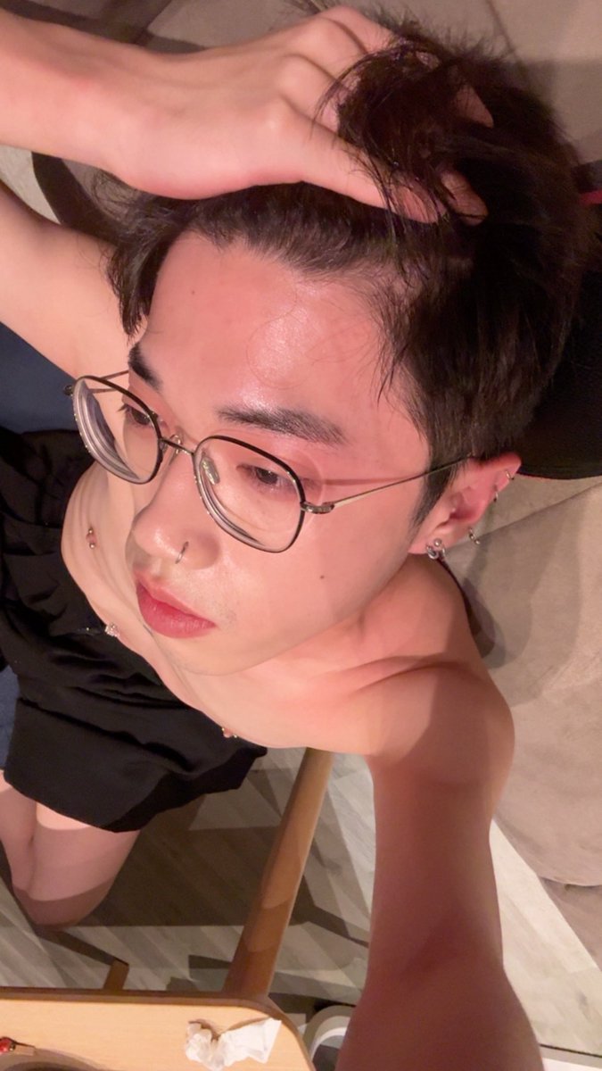 sweet_b_0917's tweet photo. 我只是喝一杯酒而已 要多紅？ https://t.co/83wf7Ys5Qb