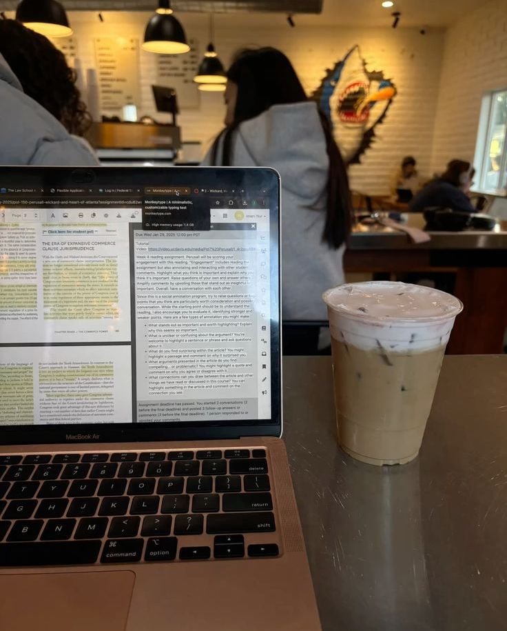 AmarEdin8's tweet photo. Fokus na ciljeve uz omiljeni napitak. 💻☕️ Kako ide vaš radni dan?
#RadOdKuće #Fokus #Motivacija https://t.co/sK5CzkDlxJ