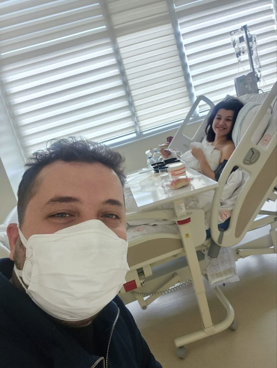 mine_sartk's tweet photo. Eşi farklı kurumda görev yapan öğretmenler 3 yıldır ayrı yaşıyor. Hakim ve savcı eşlerine uygulanan il emri eşitlik gereği bize de uygulanmalı. @Yusuf__Tekin il emrinin yeniden değerlendirilmesini arz ediyoruz. #AilemiVerYusufTekin 👨‍👩‍👦👨‍👩‍👧🤲 https://t.co/QVUPim5iMX